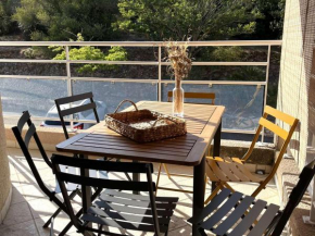 Saint-Florent: 3 Pièces Climatisé avec Terrasse et Piscine - FR-1-650-39